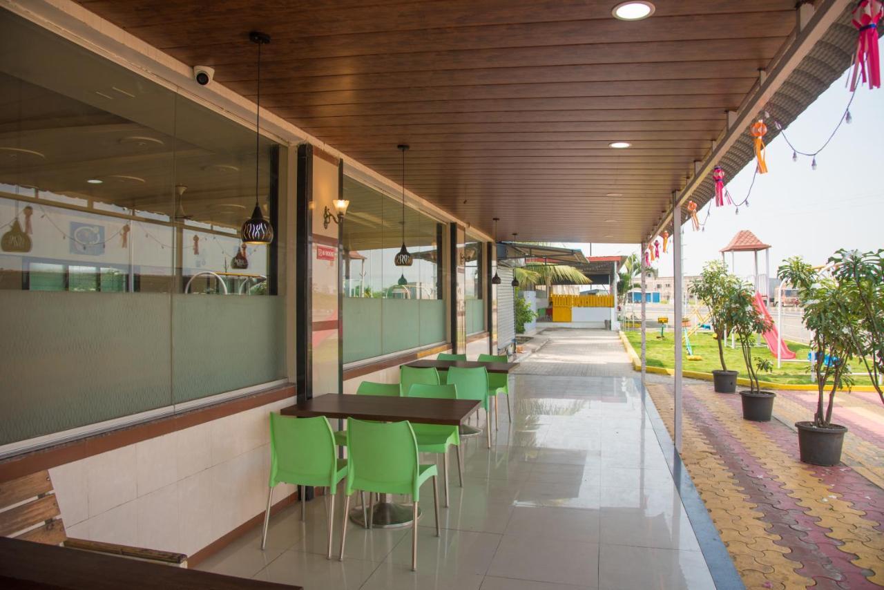 Hotel Rajratna Executive Supe エクステリア 写真